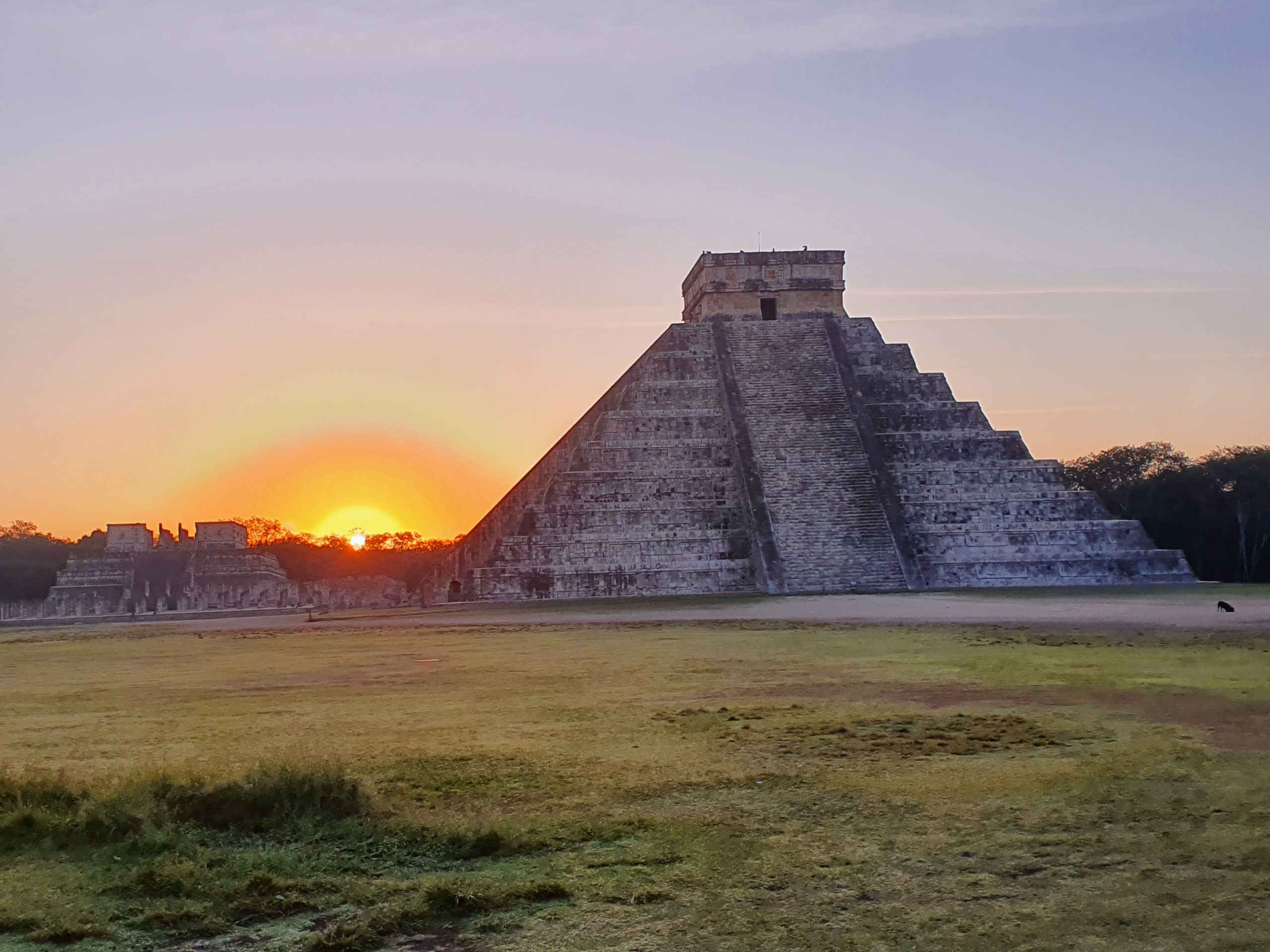 mexicoas photographer/sunrise-tour-of-chichen-itza/travelers-chichen-itza-02.jpg